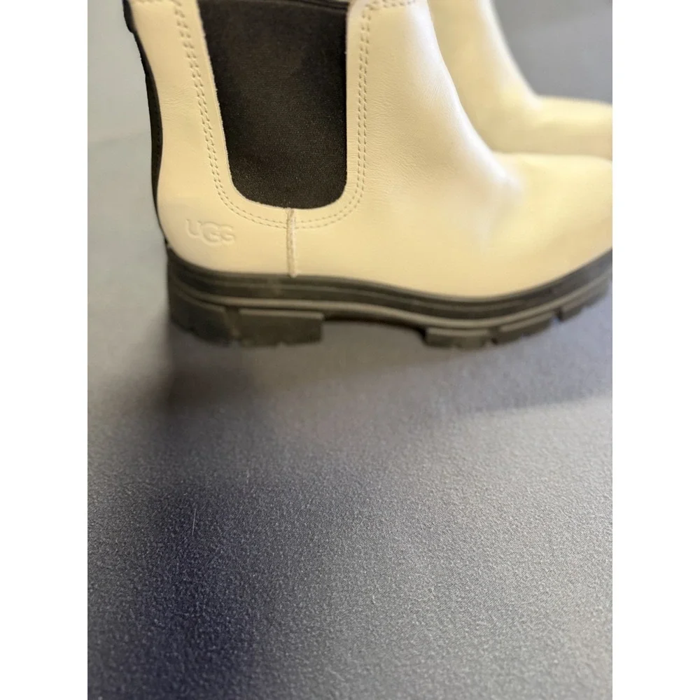 UGG Ashton Chelsea Waterproof Pull-on White Leather Women's Short Boots Sz 9